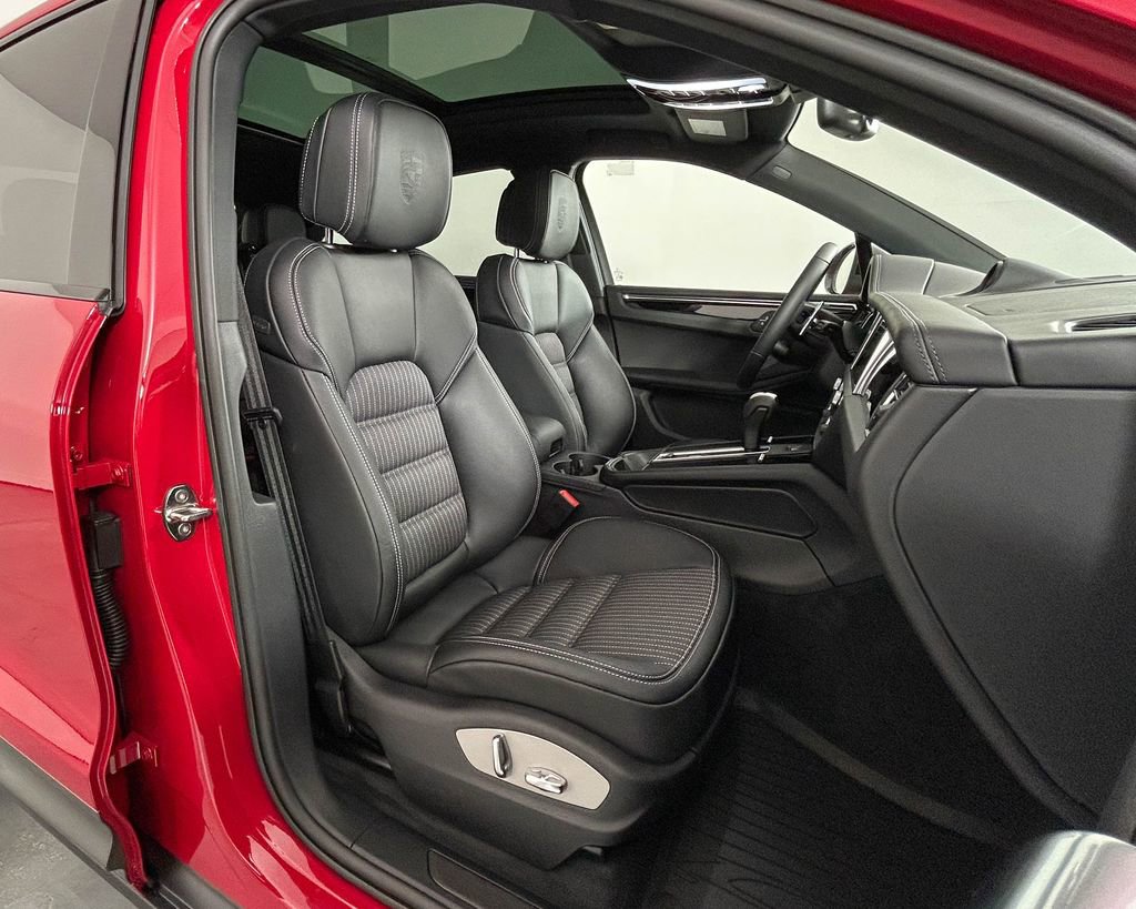 New 2026 Porsche Macan Turbo AWD/4WD image 23