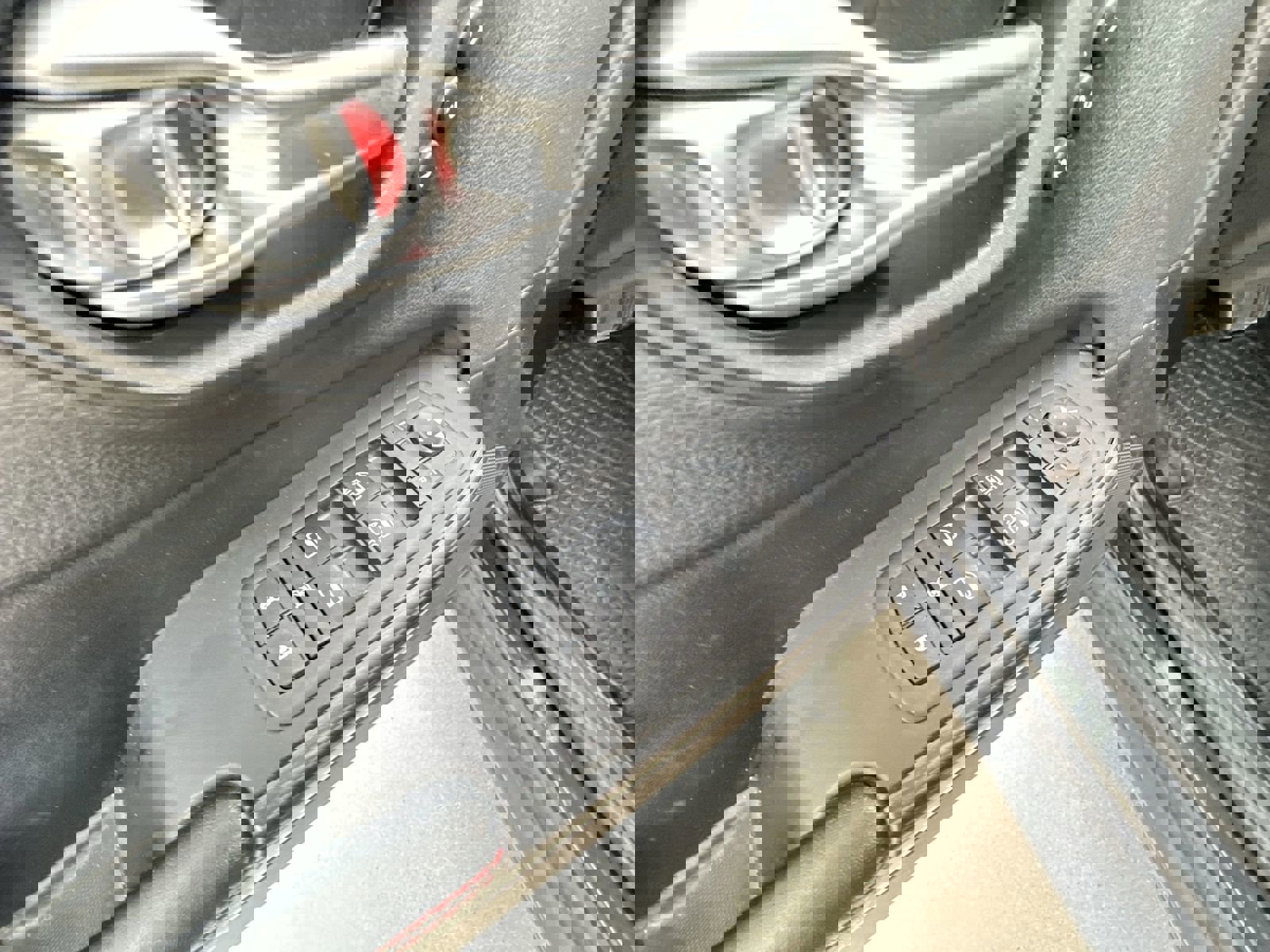 Used 2015 Jeep Cherokee Trailhawk w/ Comfort/Convenience Group AWD/4WD image 23