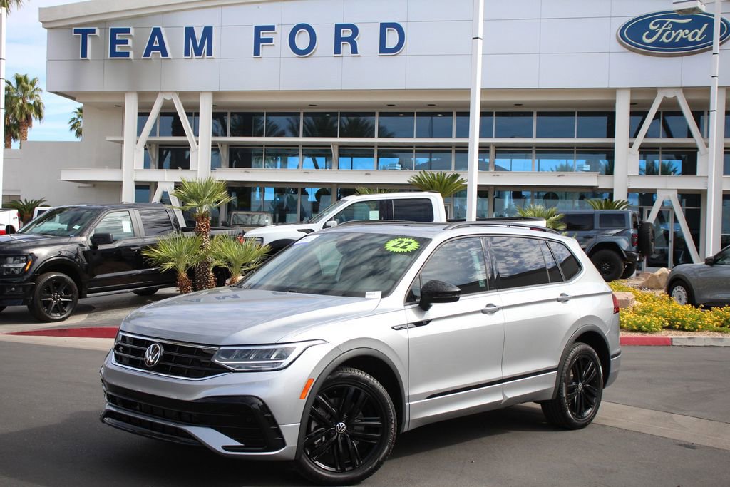 Used 2022 Volkswagen Tiguan SE R-Line FWD image 2