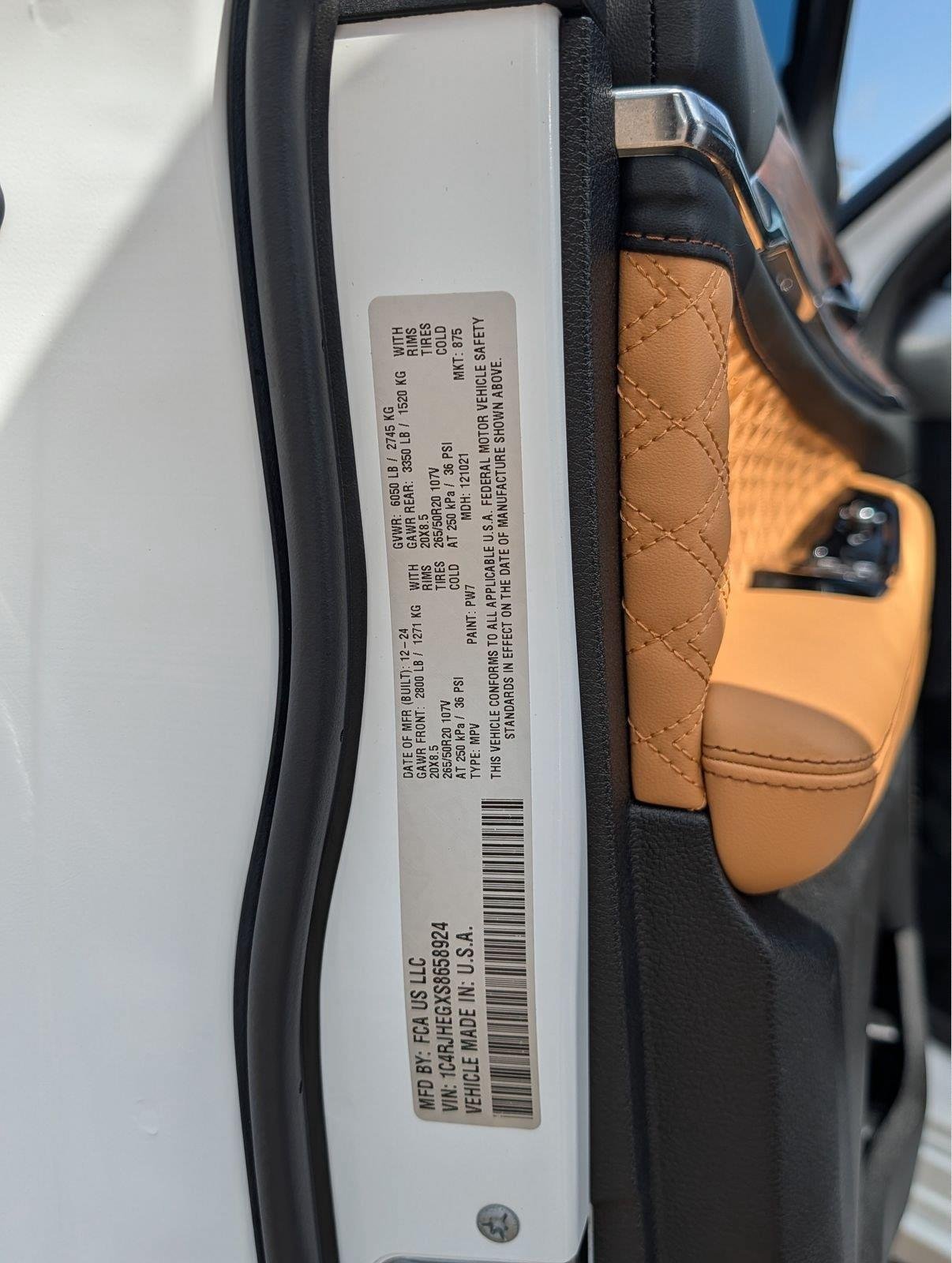 Used 2025 Jeep Grand Cherokee Summit AWD/4WD image 31
