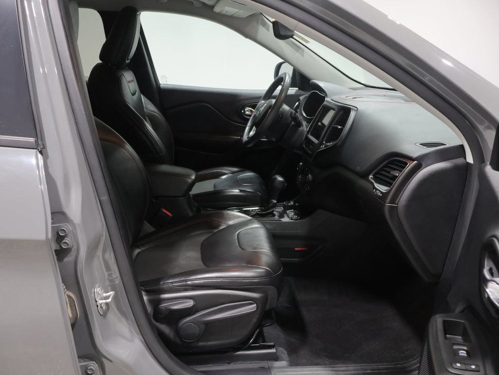 Used 2022 Jeep Cherokee Trailhawk AWD/4WD image 23