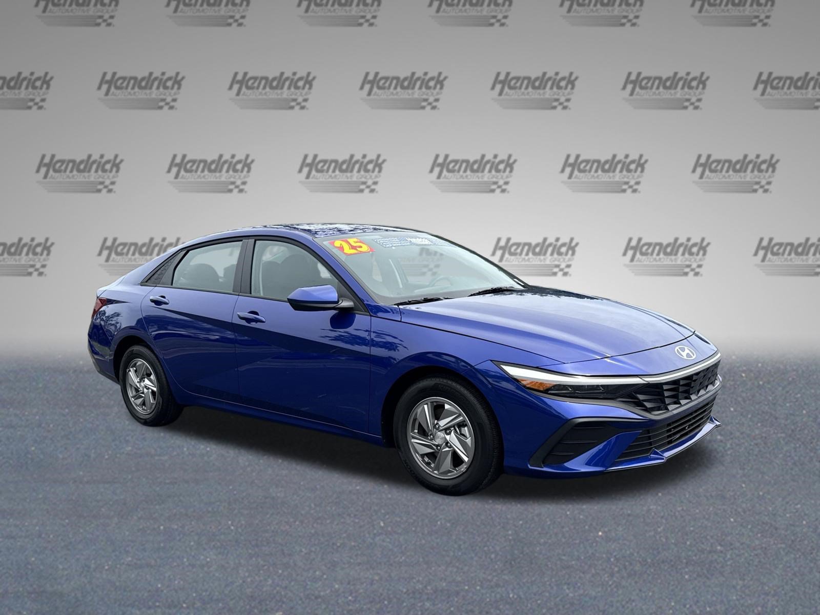 Used 2025 Hyundai Elantra SE FWD image 2