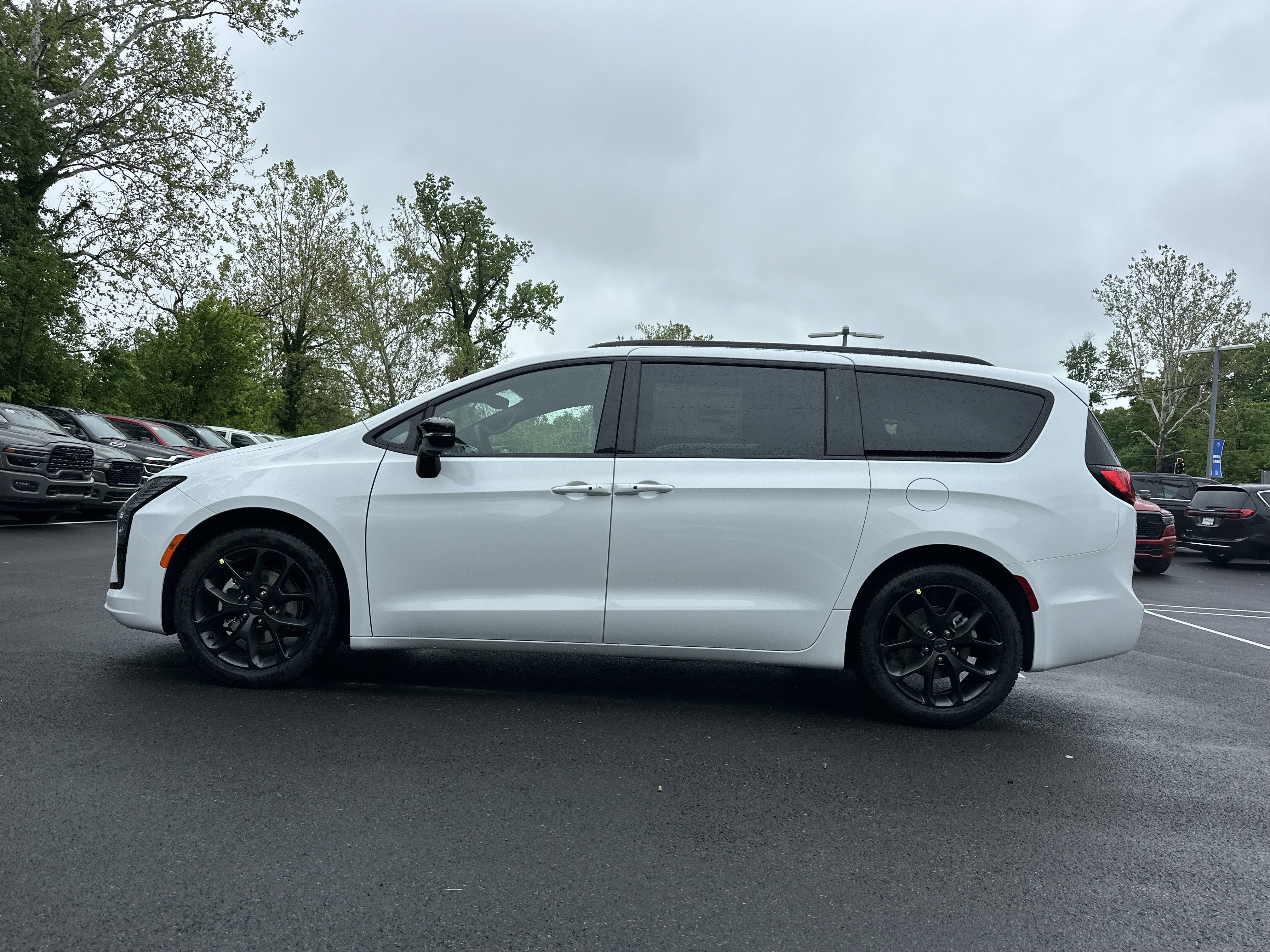 New 2027 Chrysler Pacifica Limited FWD image 25