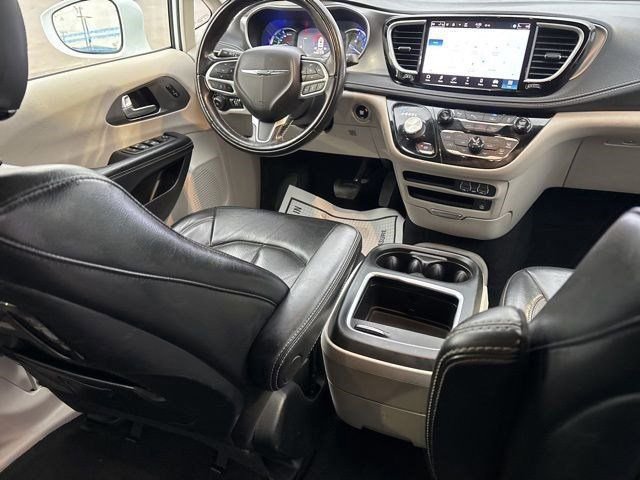 Used 2022 Chrysler Pacifica Touring-L w/ Uconnect Theater Family Group image 40