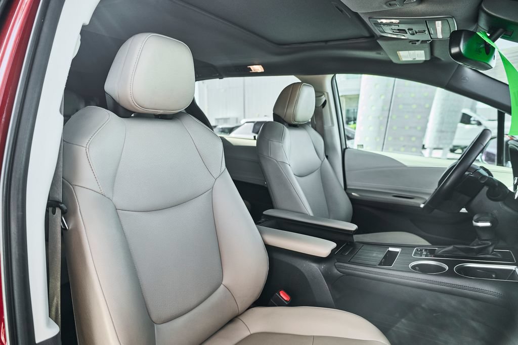 Used 2021 Toyota Sienna XLE w/ XLE Plus Package FWD image 20