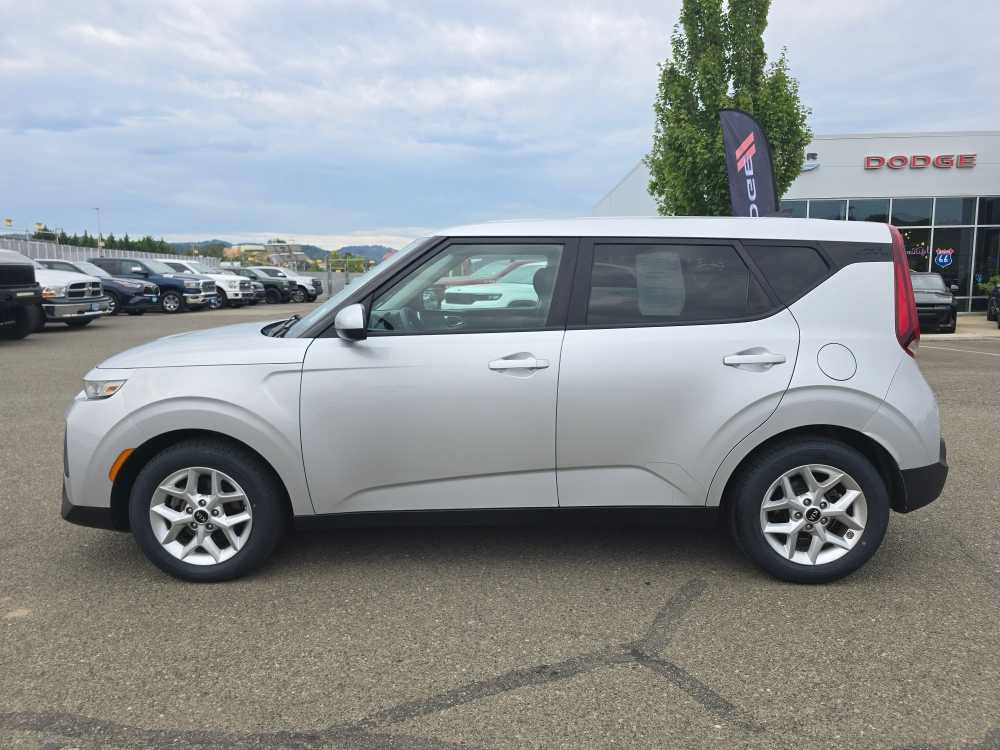 Used 2021 Kia Soul S FWD image 2