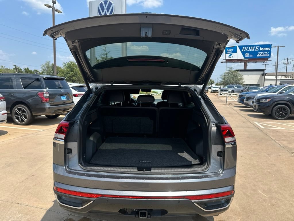 Used 2023 Volkswagen Atlas Cross Sport SE AWD/4WD image 16