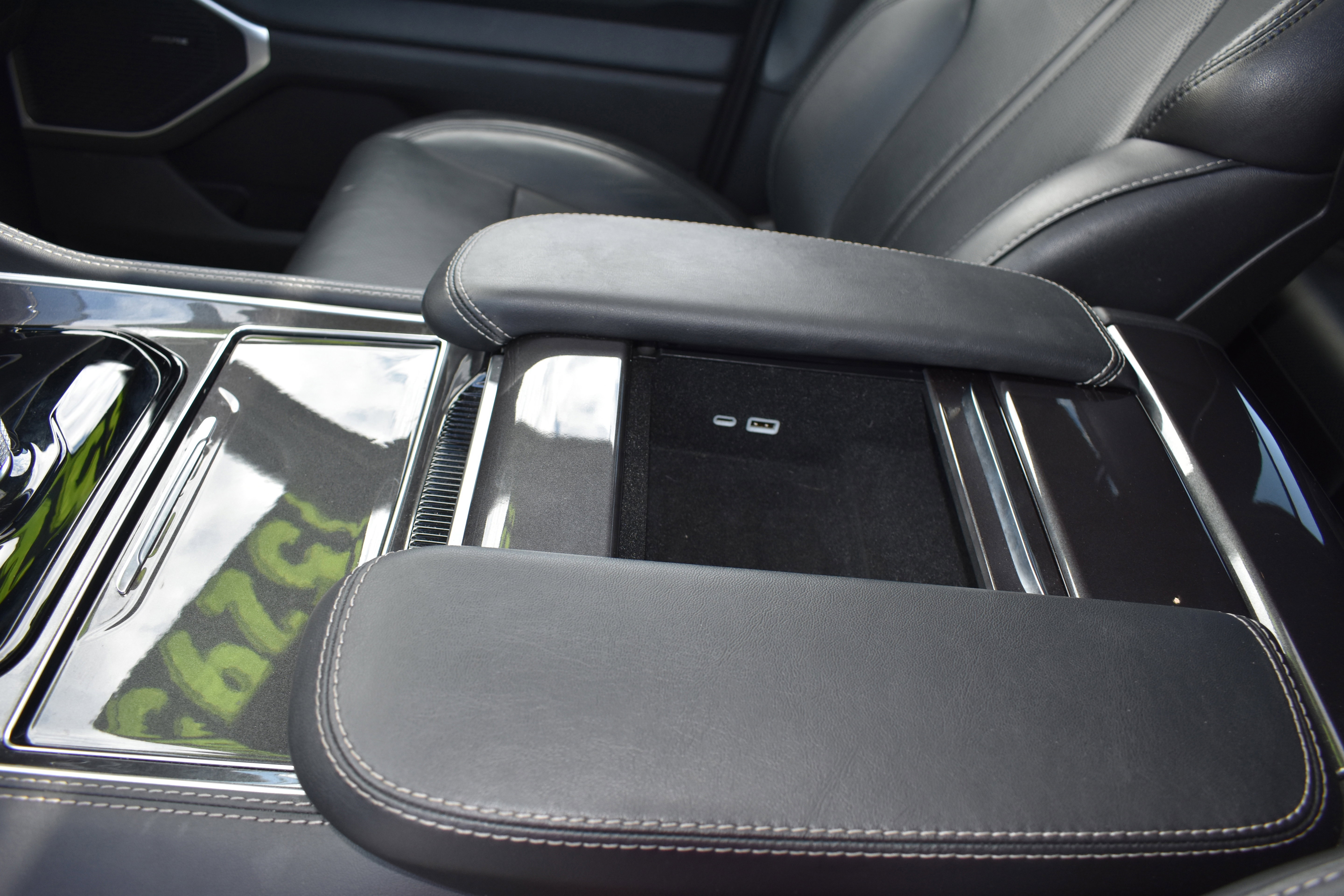 Used 2024 Jeep Wagoneer 4WD w/ Premium Group I image 24