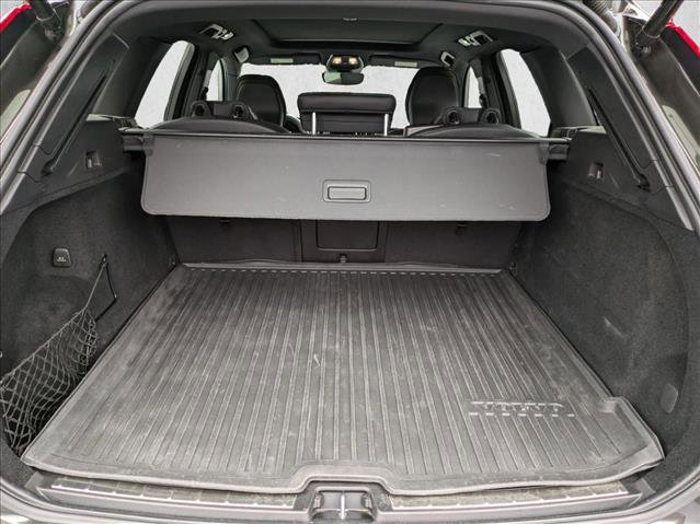 Used 2022 Volvo XC60 B5 R-Design image 6