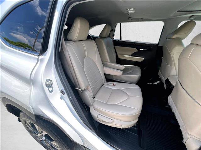 Used 2022 Toyota Highlander XLE FWD image 29