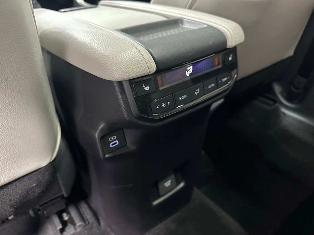 Used 2025 Toyota Grand Highlander AWD image 49