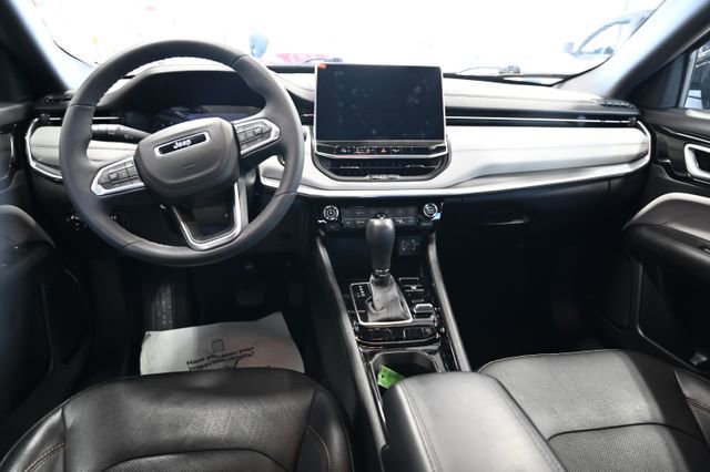 Used 2023 Jeep Compass Limited image 13