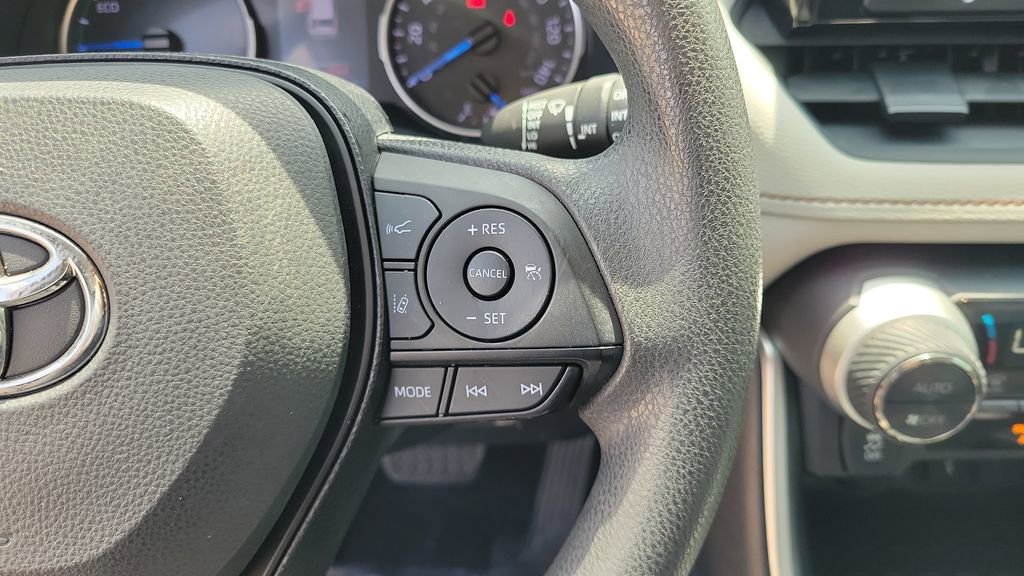 Used 2020 Toyota RAV4 XLE AWD/4WD image 21