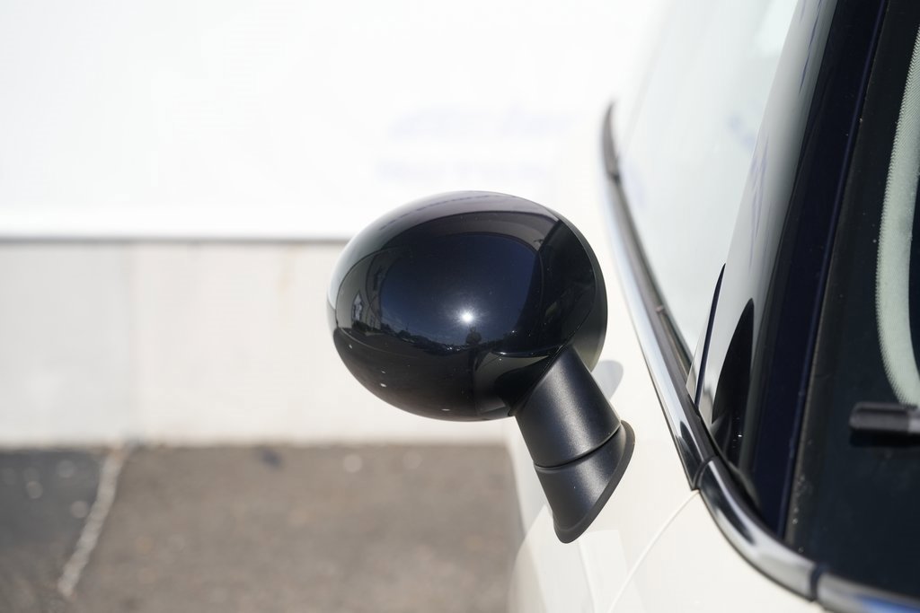 Used 2014 MINI Cooper 2-Door Hardtop image 9