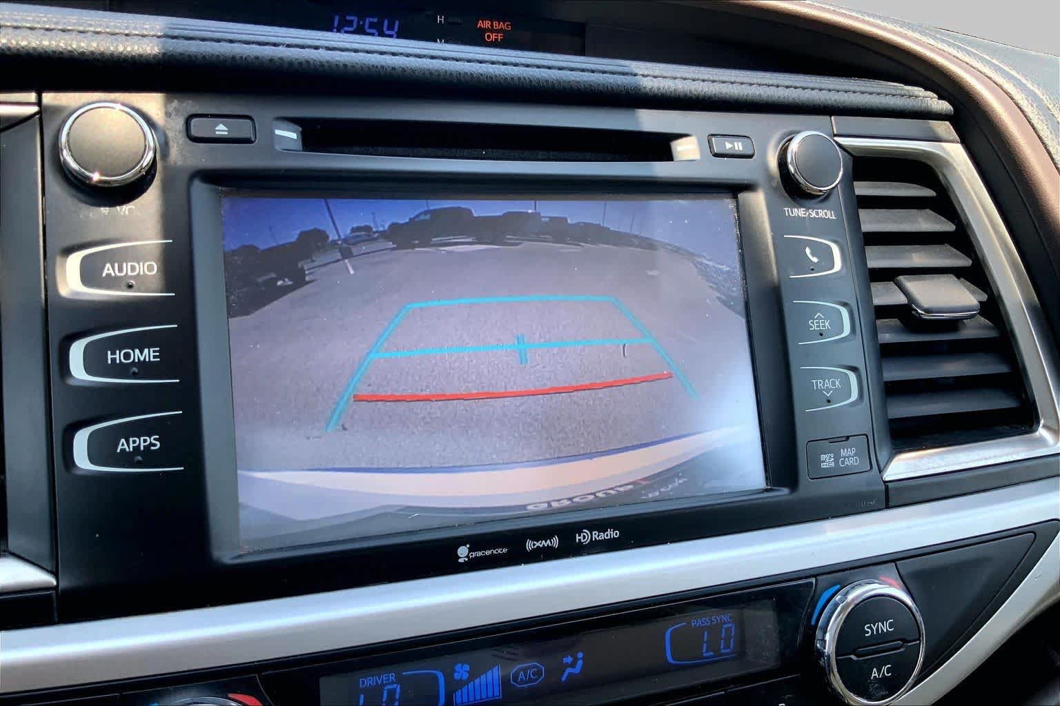 Used 2019 Toyota Highlander XLE FWD image 26