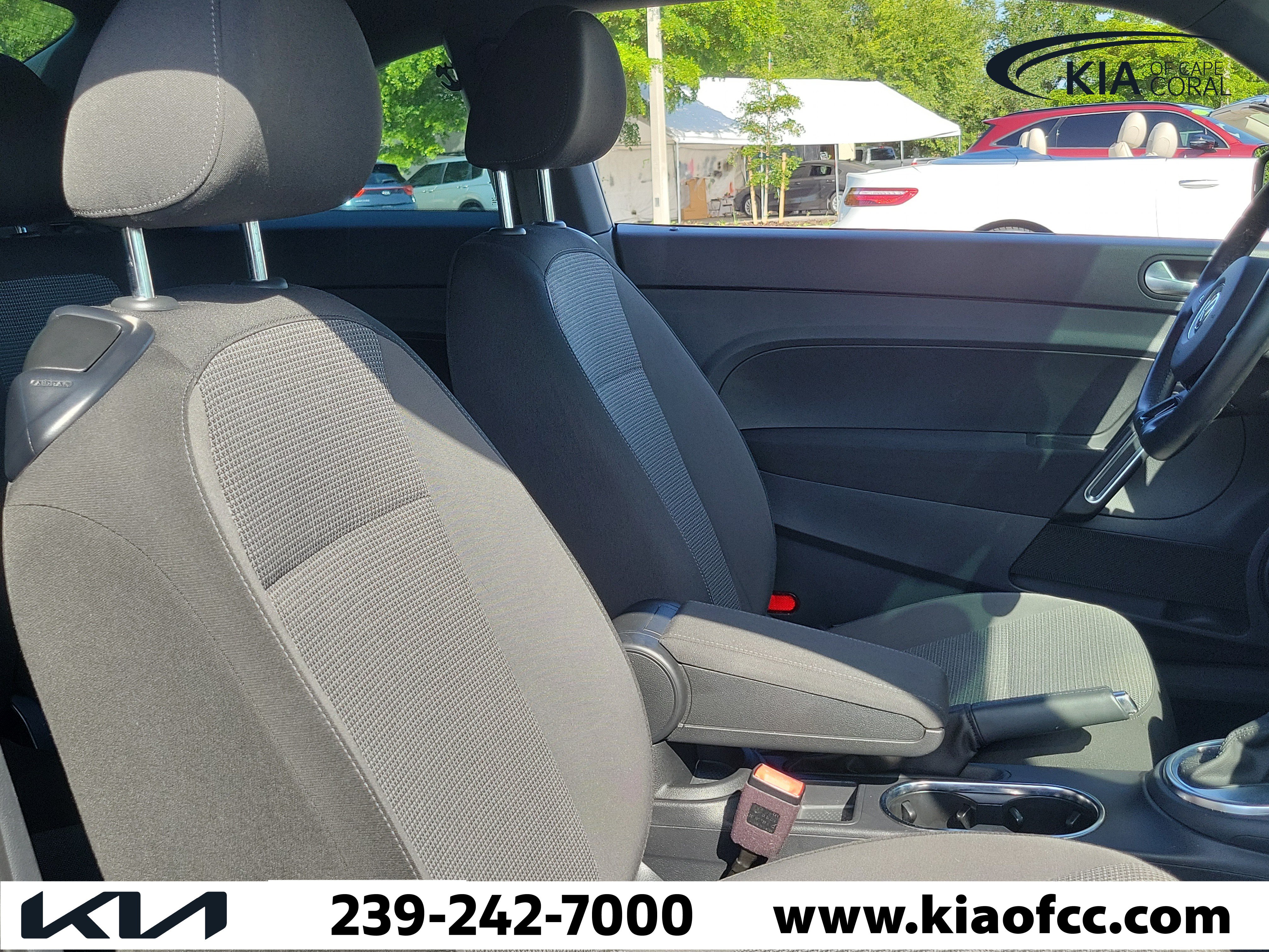 Used 2019 Volkswagen Beetle 2.0T SE FWD image 25