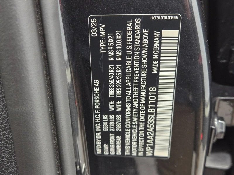 Certified 2025 Porsche Macan AWD/4WD image 27