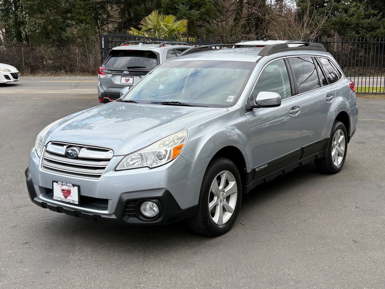 Used 2013 Subaru Outback 2.5i Premium w/ All-Weather Pkg AWD/4WD image 3
