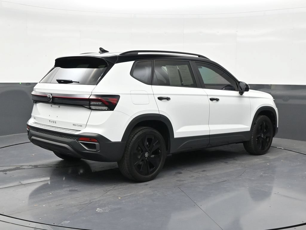 Used 2025 Volkswagen Taos SE FWD image 5