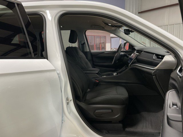 Used 2024 Jeep Grand Cherokee Laredo image 26