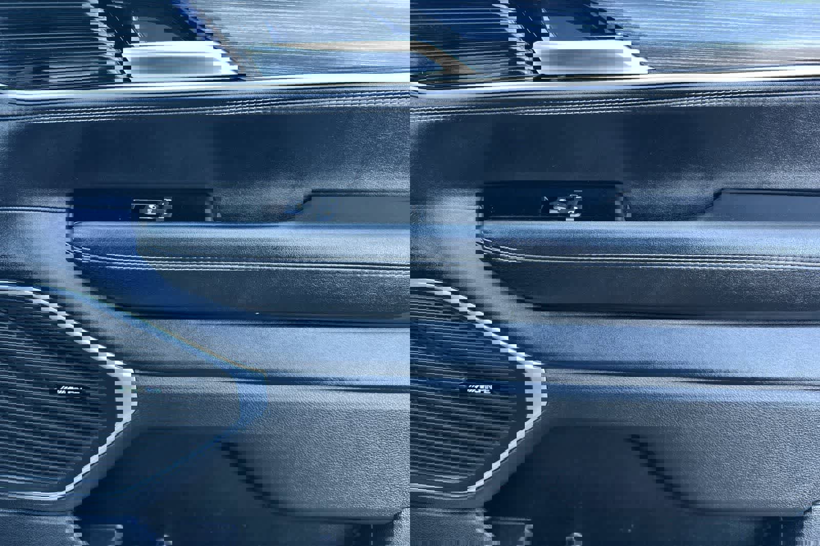 Used 2023 Jeep Wagoneer L Series III w/ Preferred Equipment Group image 20