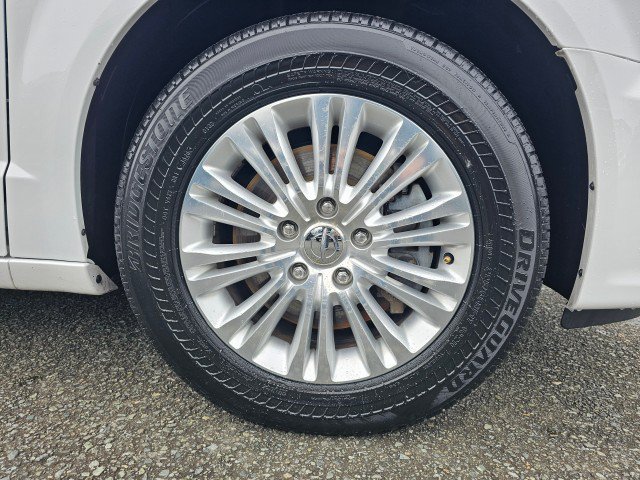 Used 2015 Chrysler Town & Country Limited FWD image 9