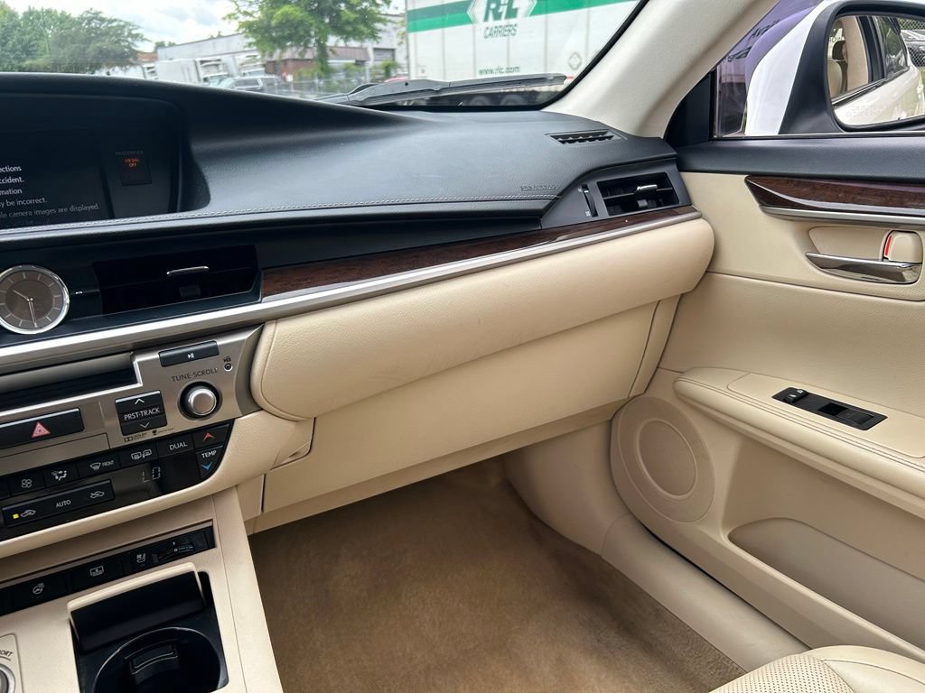Used 2015 Lexus ES 350 w/ Luxury Package FWD image 10