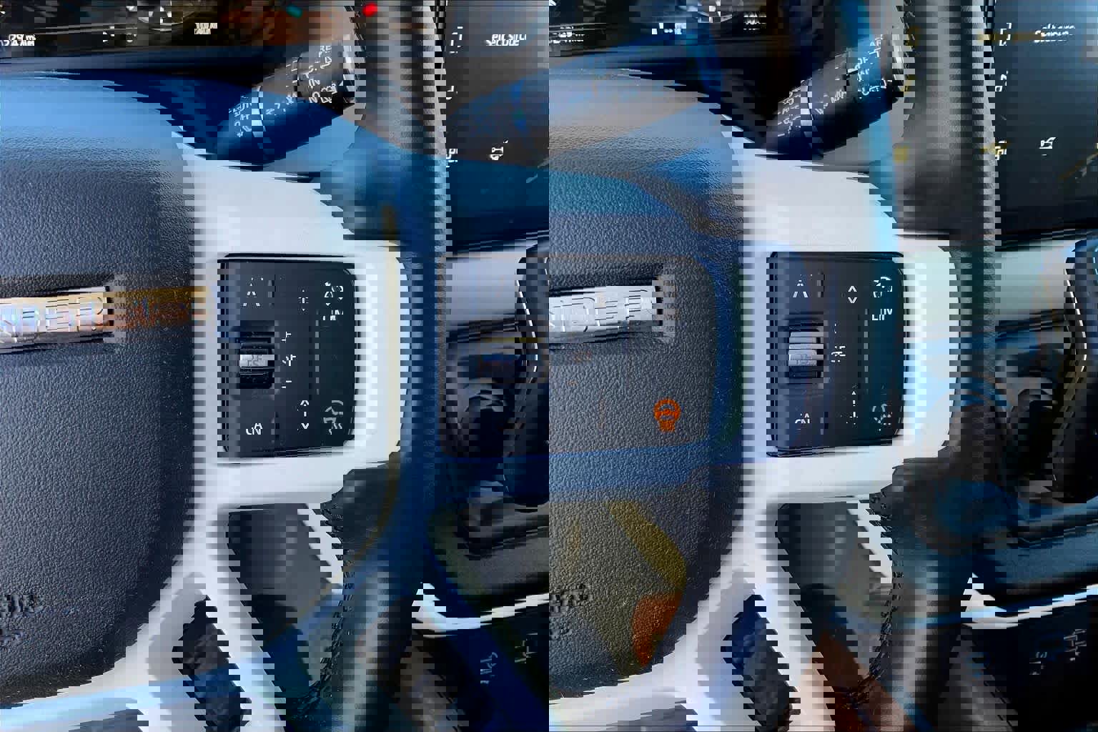 Used 2024 Land Rover Defender 130 S image 22