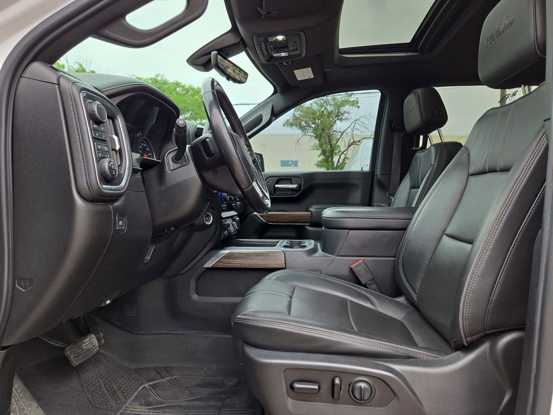 Used 2019 Chevrolet Silverado 1500 High Country w/ Technology Package AWD/4WD image 16