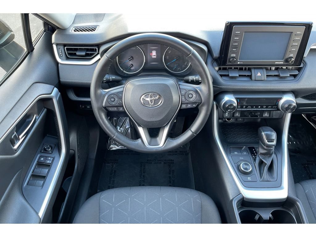 Used 2021 Toyota RAV4 XLE w/ Convenience Package image 17