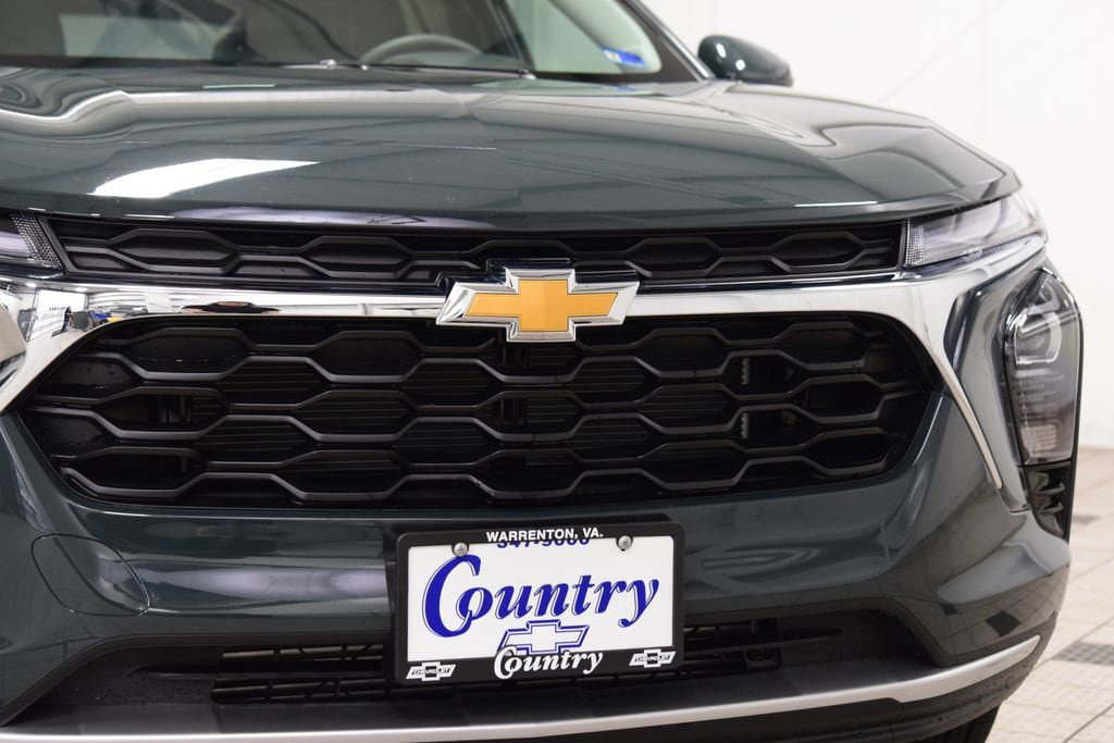 New 2026 Chevrolet Trax LT w/ Sunroof Package FWD image 11