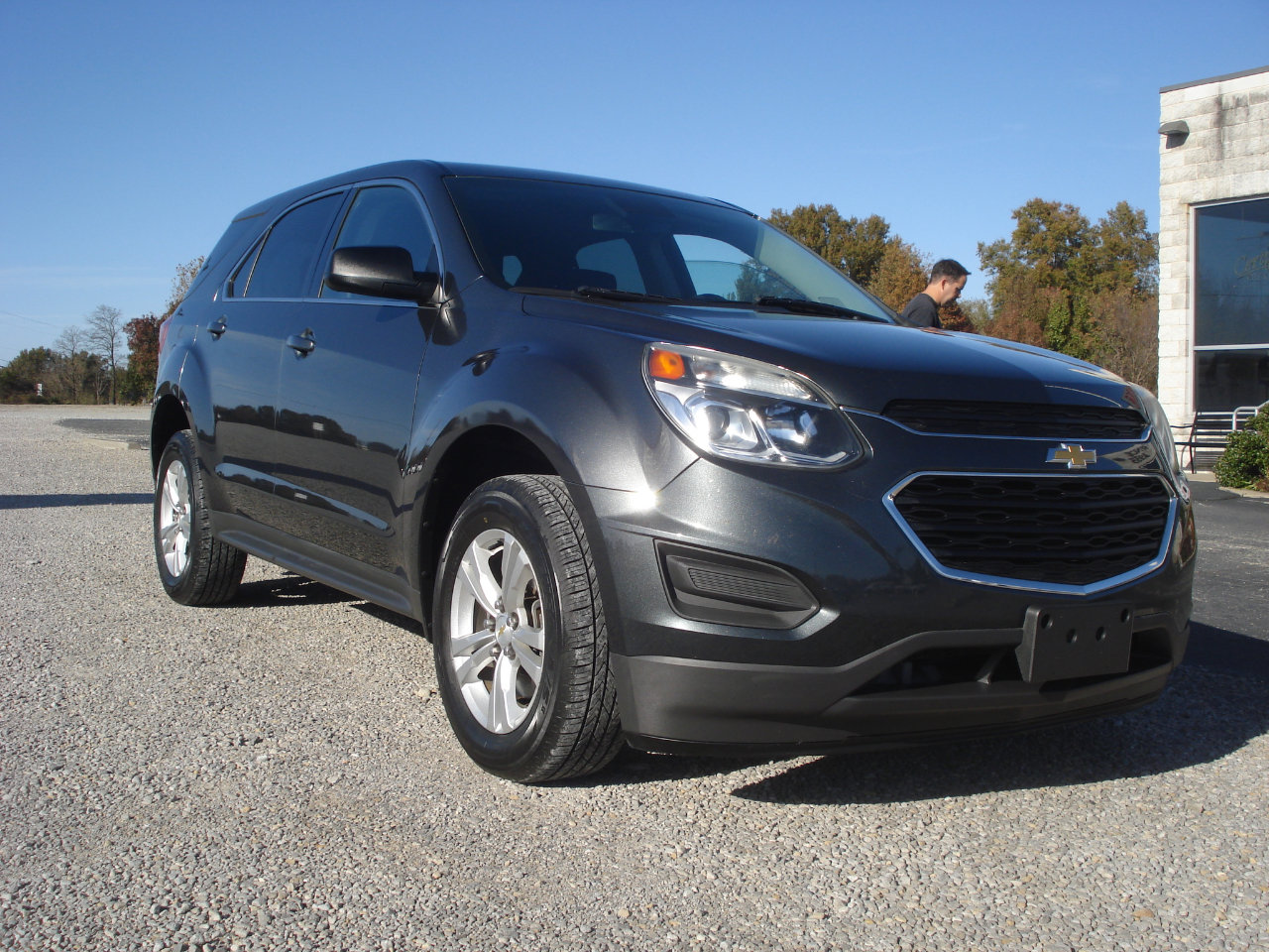 Used 2017 Chevrolet Equinox LS image 2