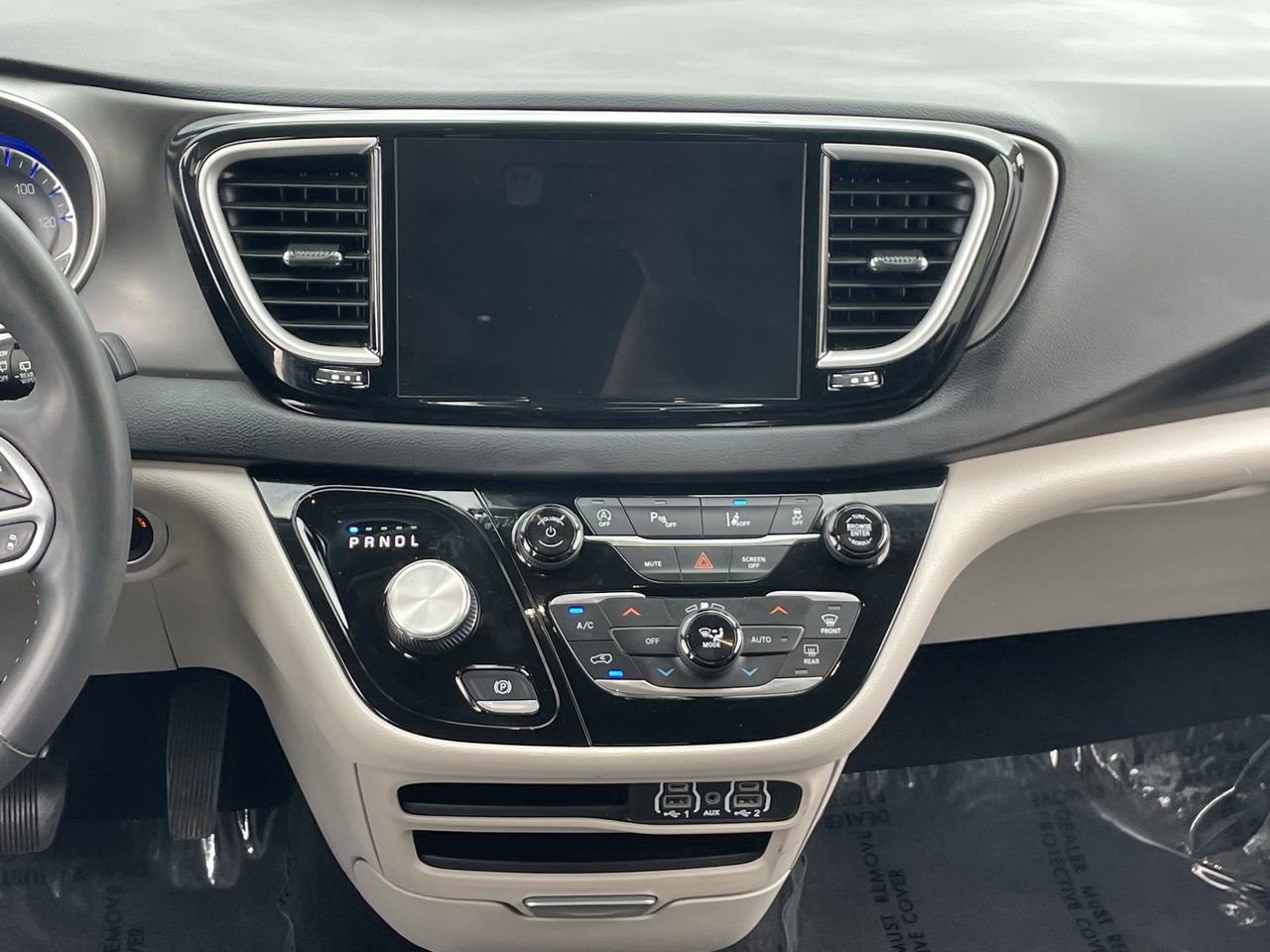 Used 2023 Chrysler Pacifica Touring-L image 18