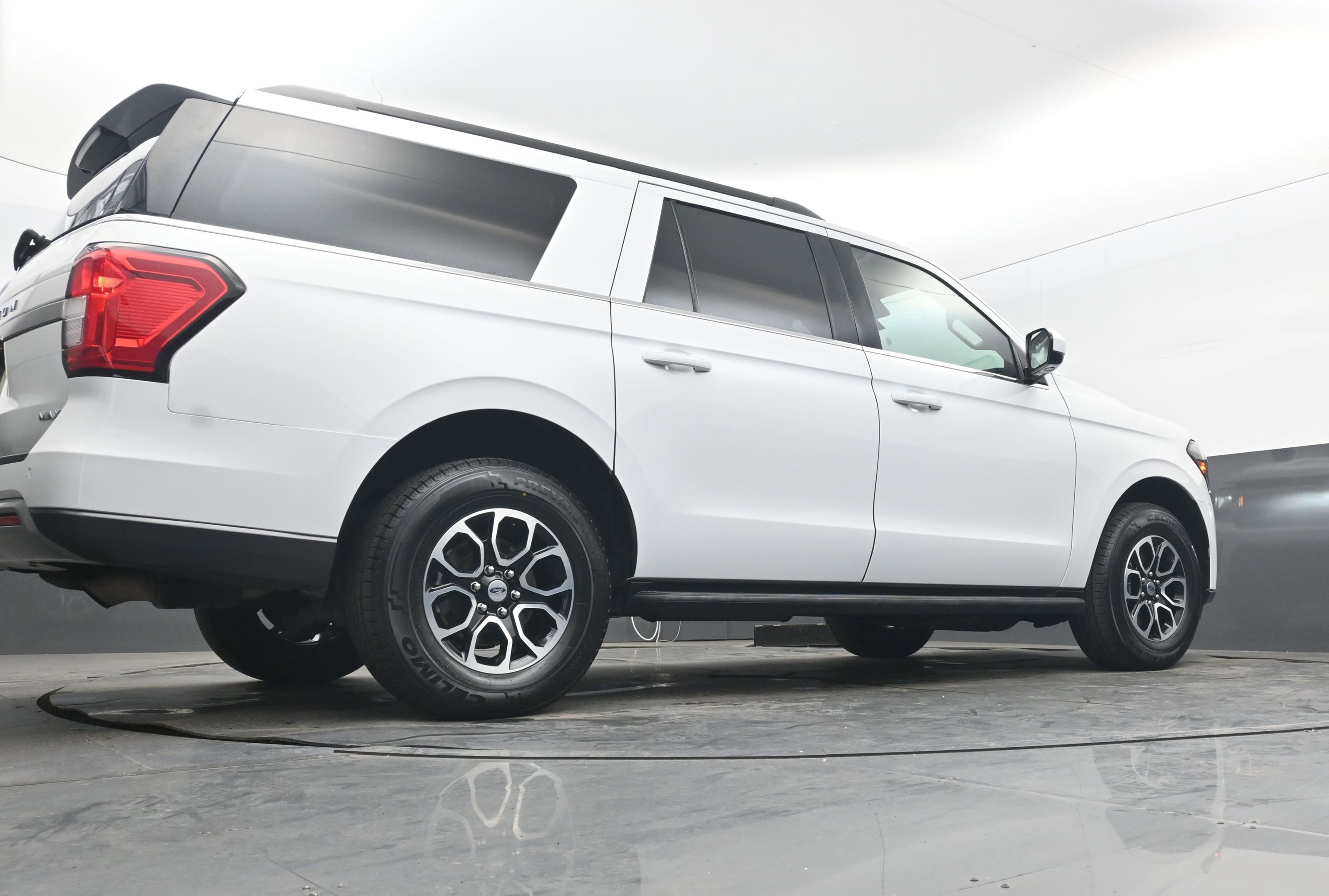 Used 2024 Ford Expedition Max XLT image 29