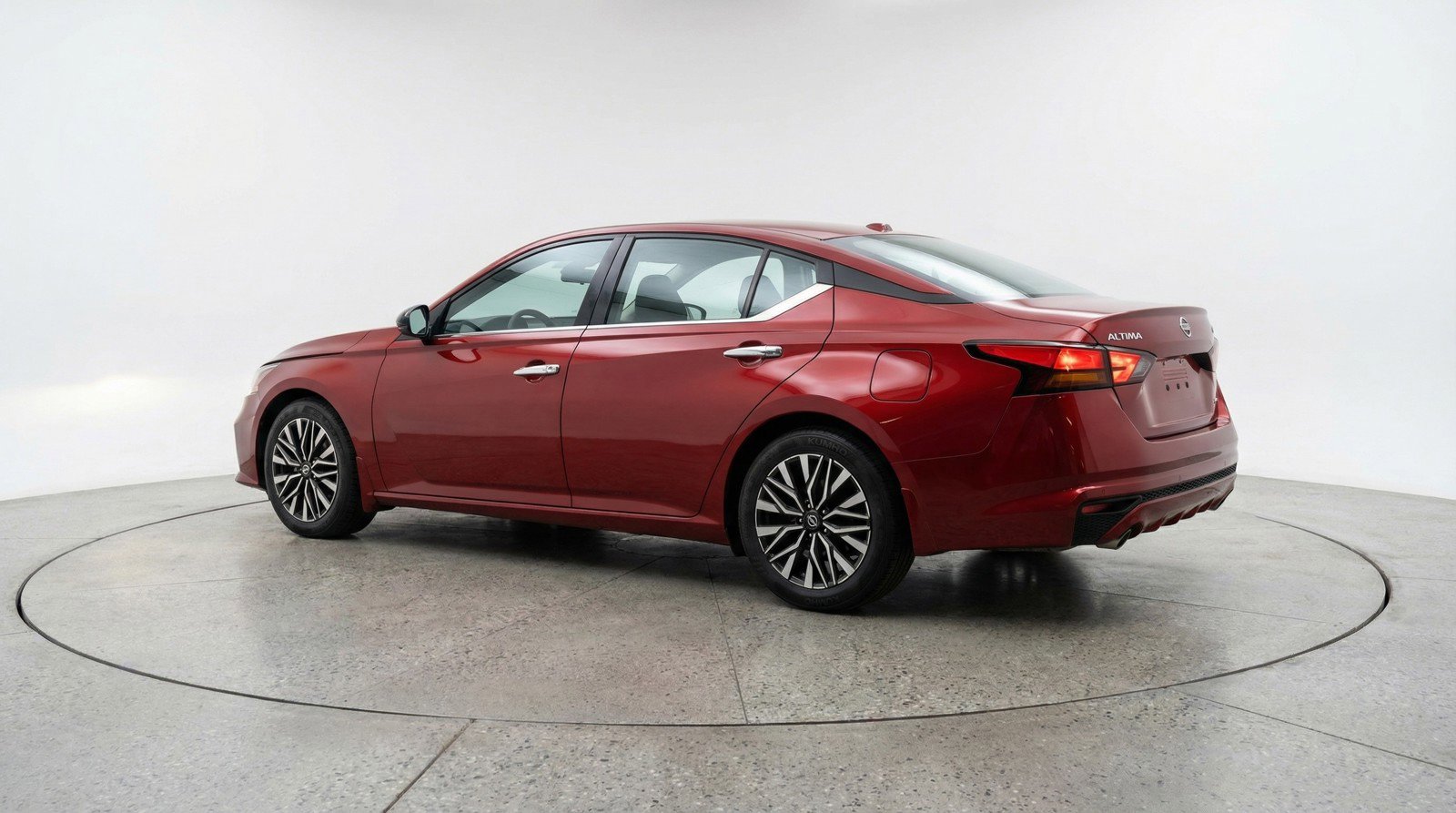 Used 2025 Nissan Altima 2.5 SV FWD image 6