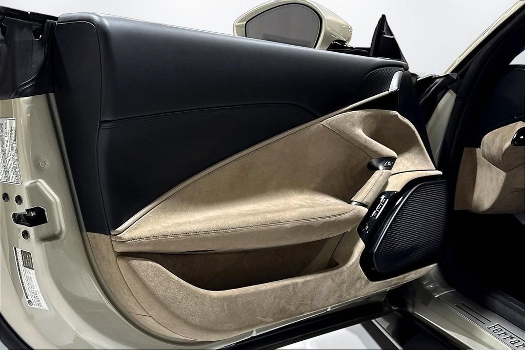 Used 2021 Ferrari Roma RWD image 18
