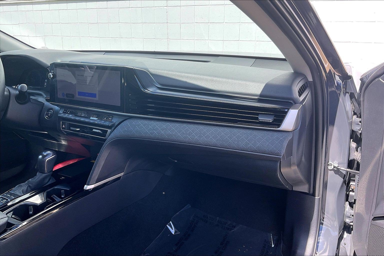 Used 2025 Toyota Camry XLE AWD/4WD image 21