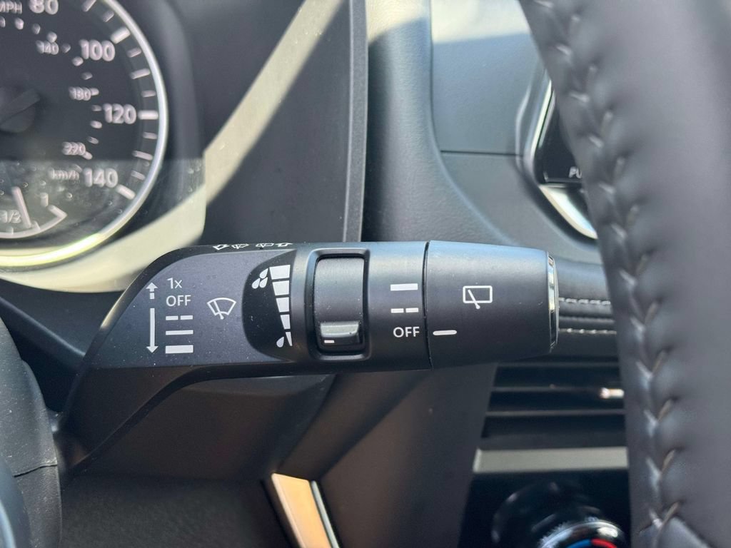 Used 2025 Nissan Rogue SV AWD/4WD image 23