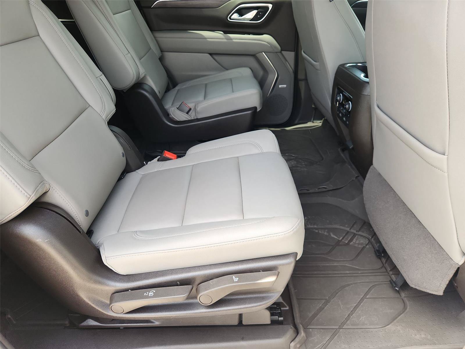 Used 2023 Chevrolet Suburban Z71 w/ Luxury Package AWD/4WD image 27