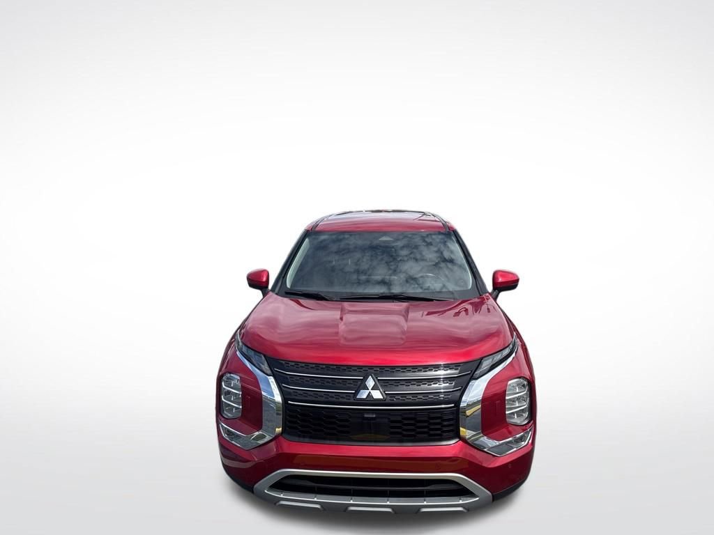 Used 2024 Mitsubishi Outlander SE image 3