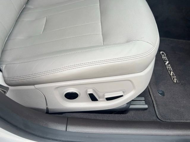 Used 2015 Hyundai Genesis 3.8 image 34