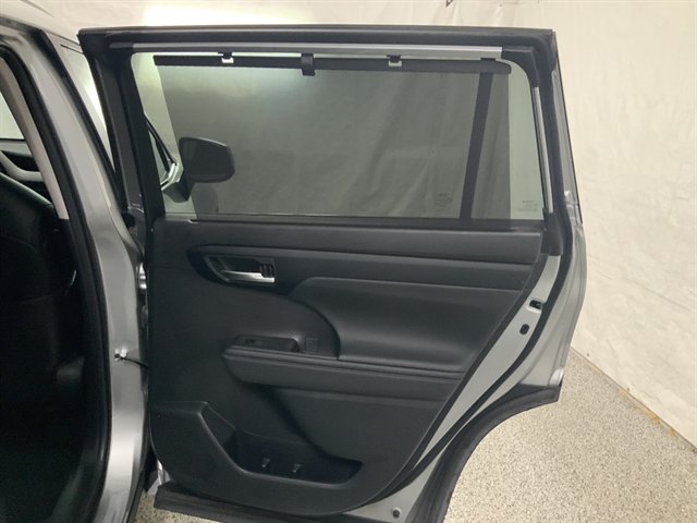 Used 2023 Toyota Highlander XLE AWD/4WD image 20