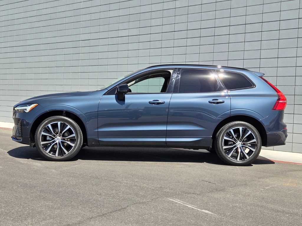 Used 2023 Volvo XC60 B5 Plus AWD/4WD image 2