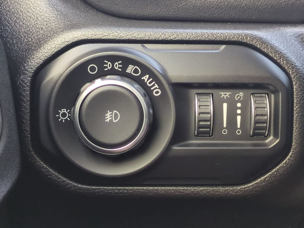 Used 2021 Jeep Wrangler Unlimited Sahara w/ Cold Weather Group AWD/4WD image 28