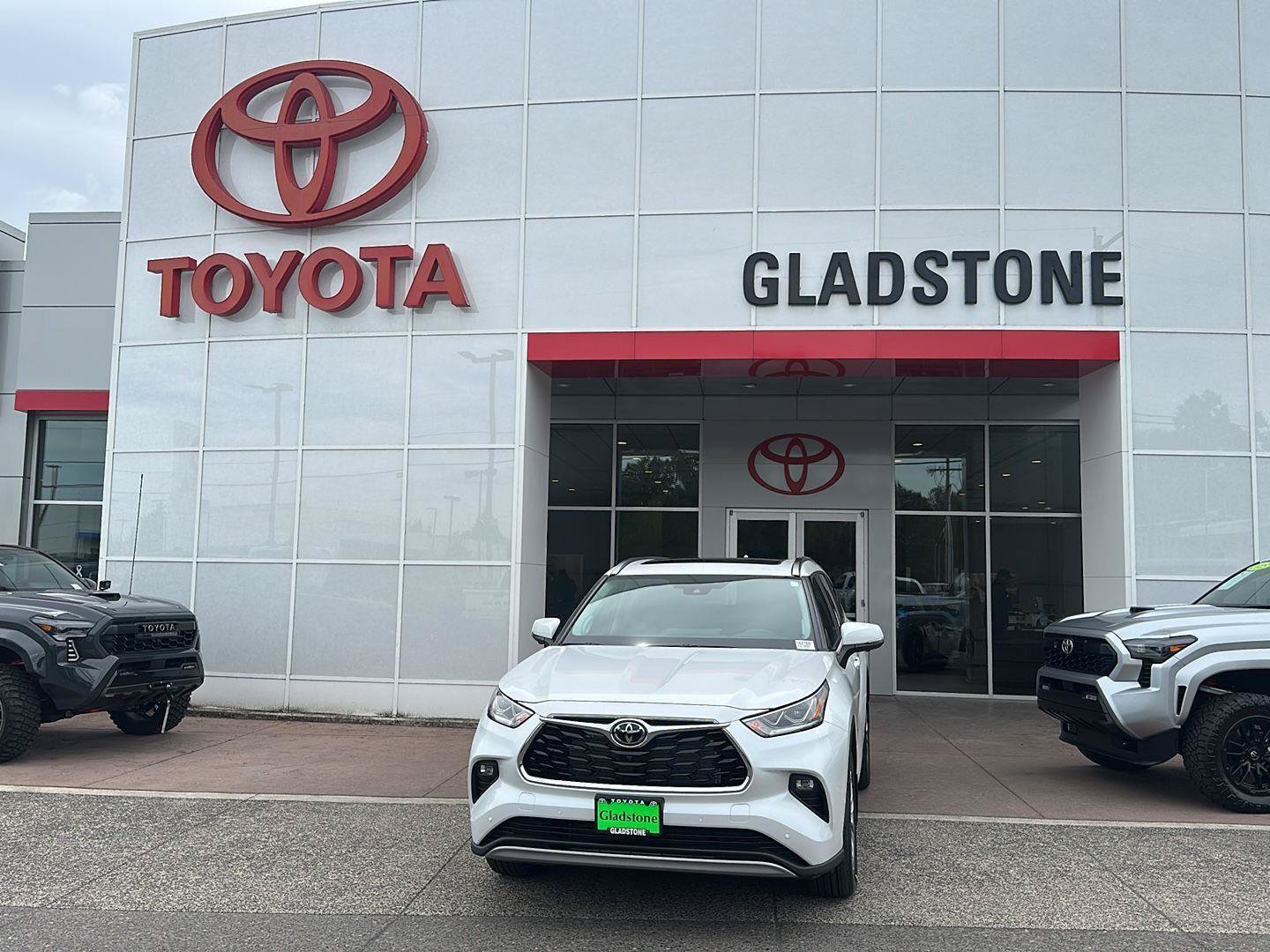 New 2026 Toyota Highlander Platinum AWD/4WD image 1