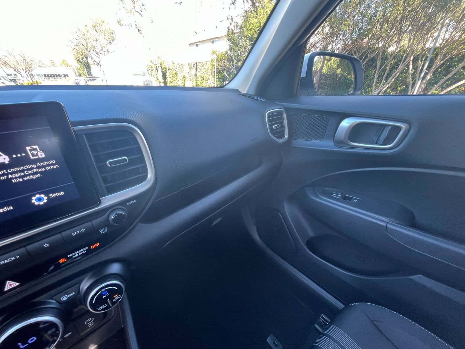 Used 2025 Hyundai Venue SEL image 35