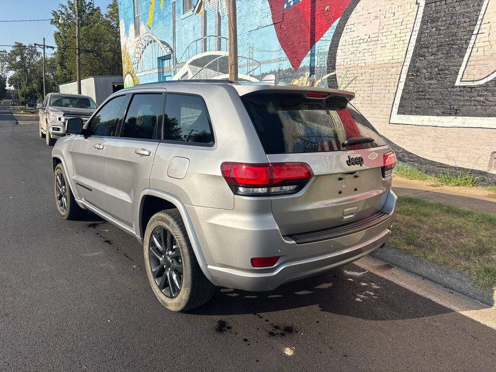 Used 2021 Jeep Grand Cherokee Laredo X RWD image 4