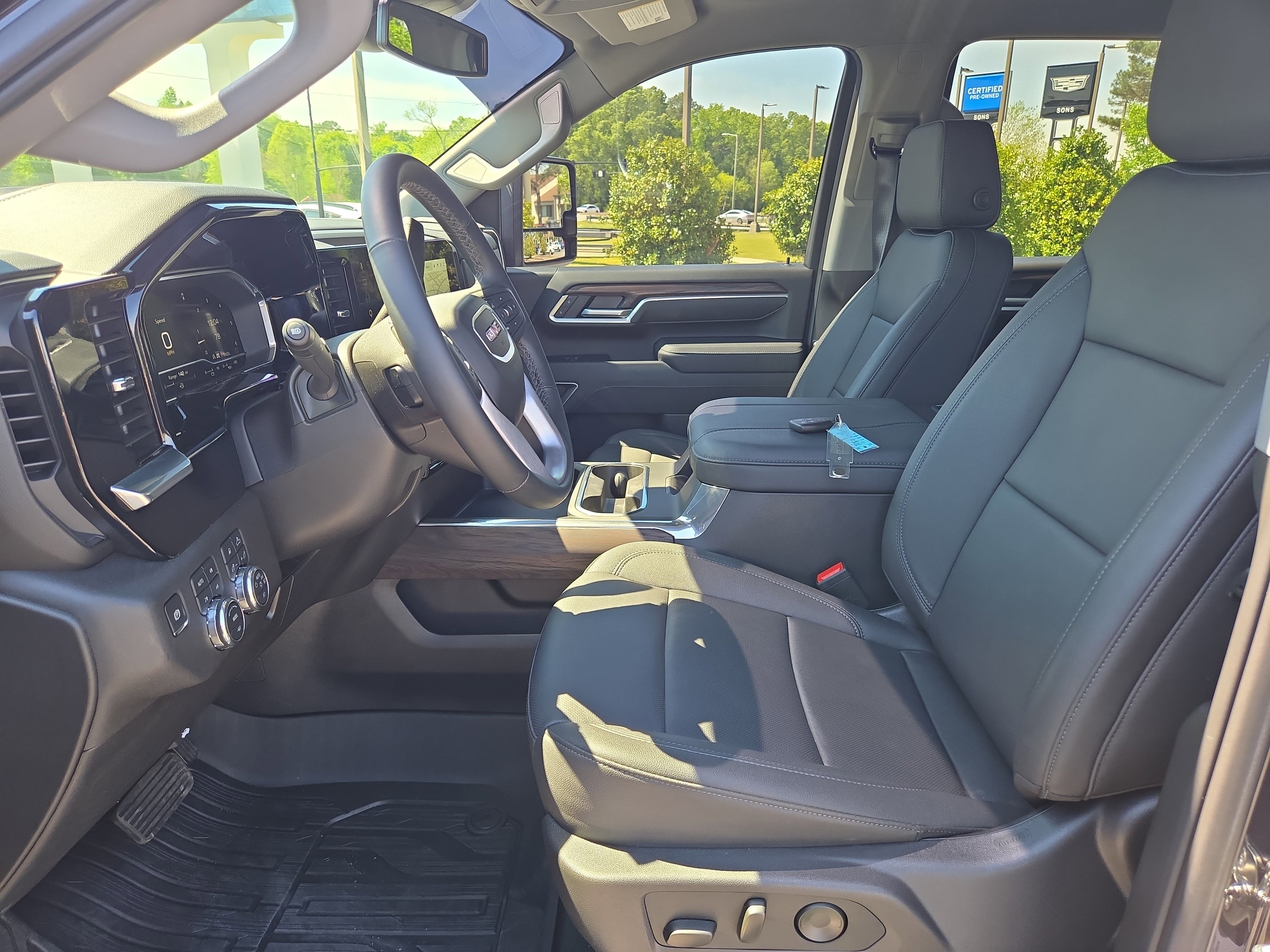 Used 2025 GMC Sierra 2500 SLT w/ SLT Convenience Package AWD/4WD image 18