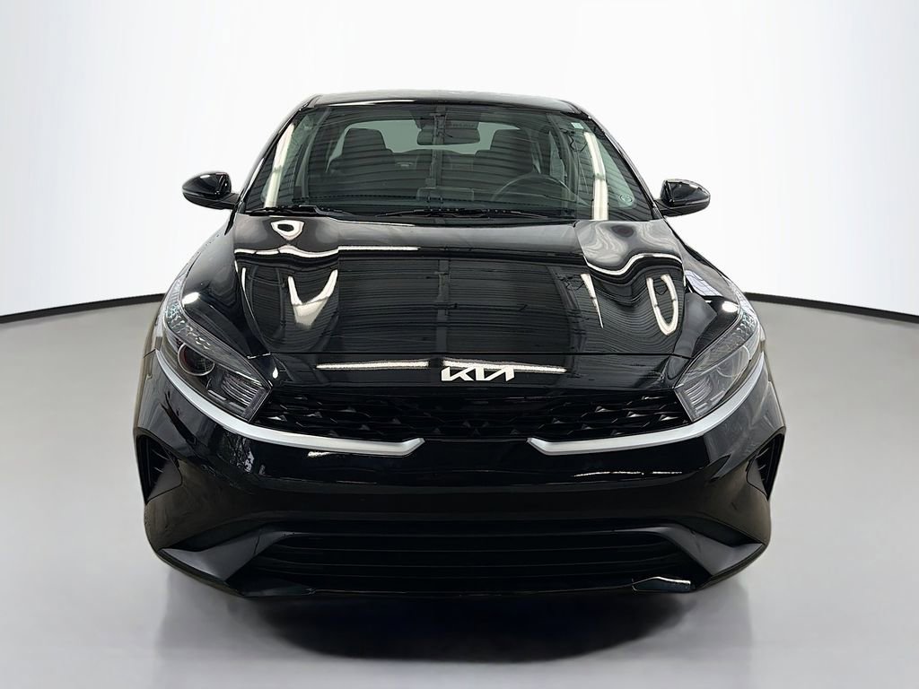 Used 2023 Kia Forte LXS w/ LXS Technology Package FWD image 3