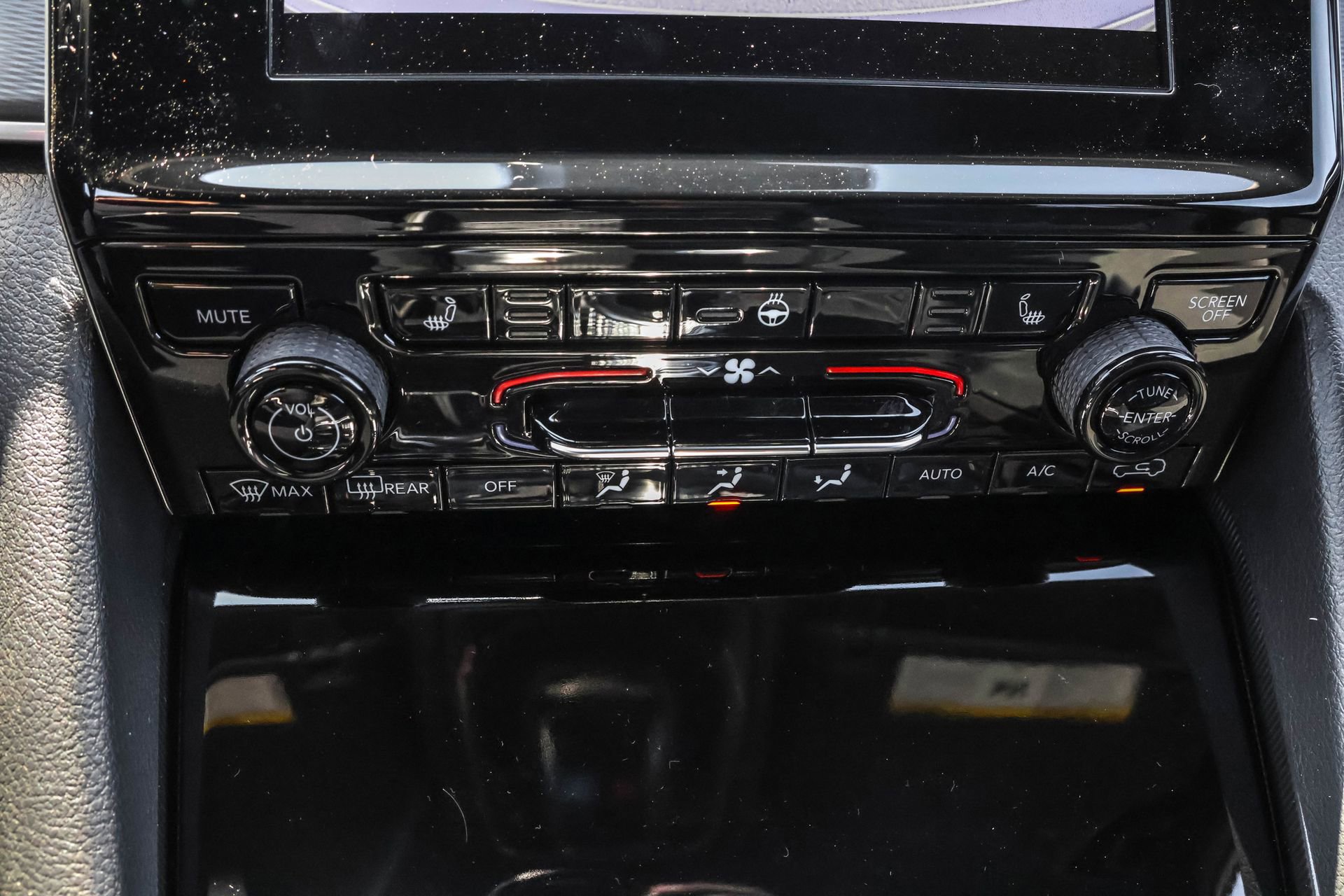 New 2025 Jeep Grand Cherokee Altitude image 19